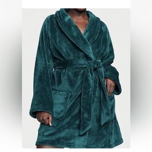 Victoria’s Secret teal short Plush Robe size M/L